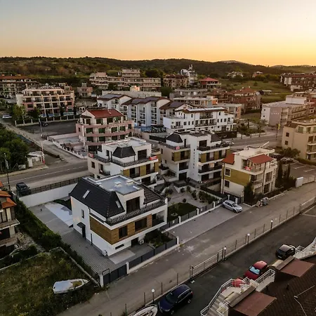 Apartment Rosehomes Maestra Complex Free Parking